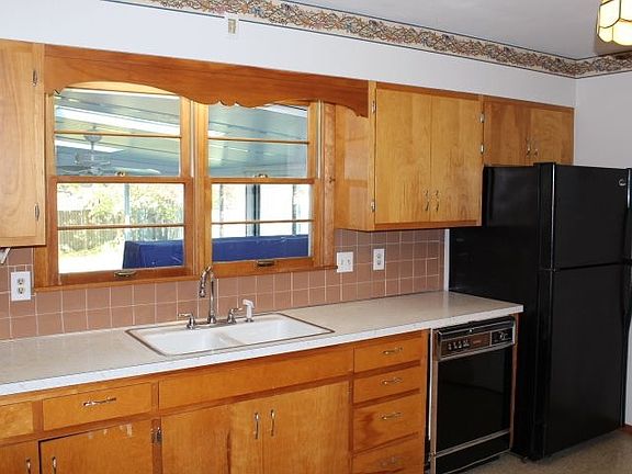 2nd image of 408 Essex Ave