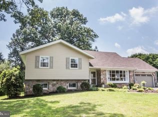 9 Wendy Rd, Reading, PA 19601