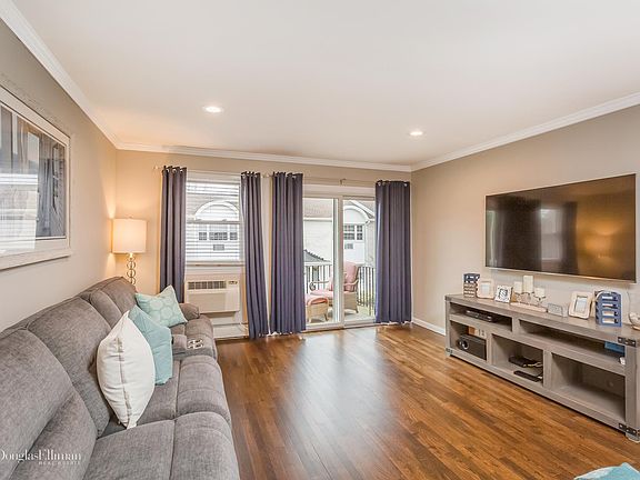 4th image of 4015 Wilshire Ln