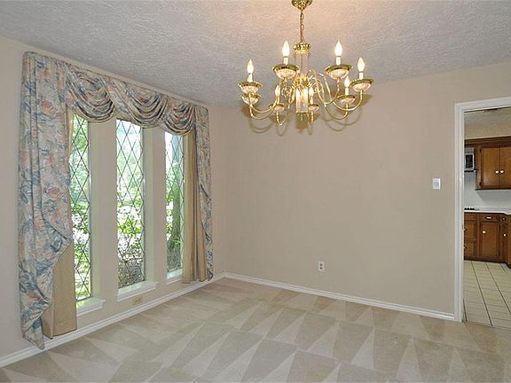 5th image of 2302 Middle Creek Dr