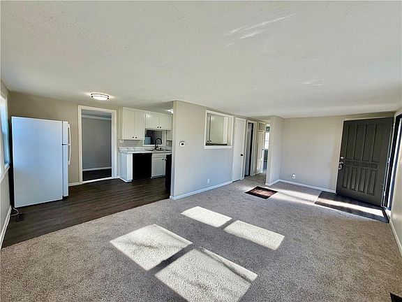 5th image of 16014 Valentine Ave