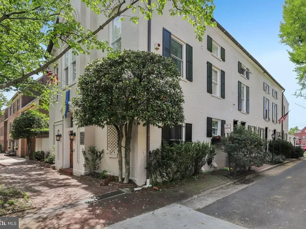 10 Muirs Ct, Alexandria, VA 22314