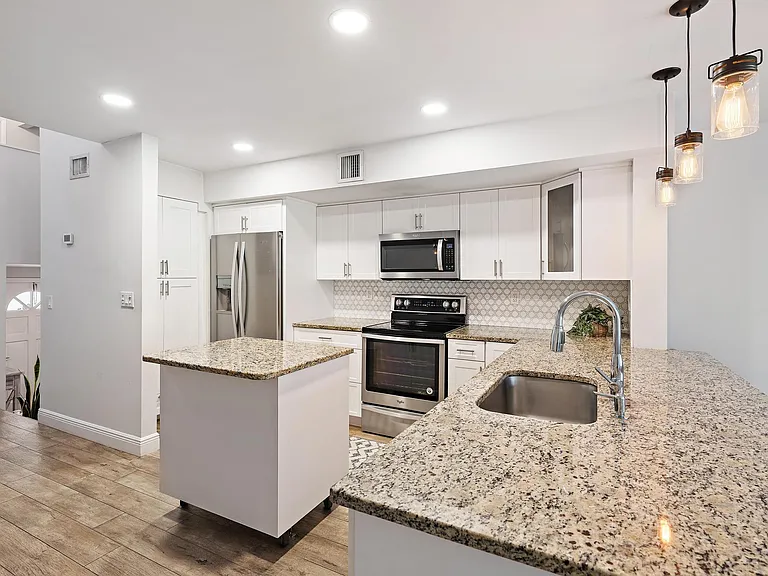 388 Golfview Rd #H — Photo 7