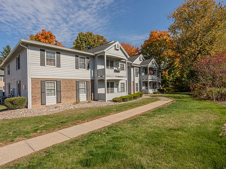 Wood Creek Apartments — Photo 25