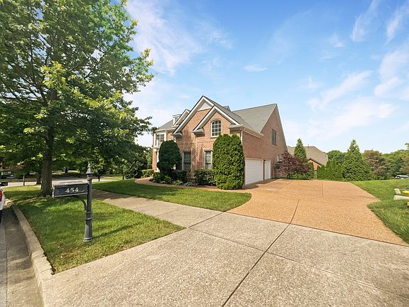 2nd image of 454 Beauchamp Cir