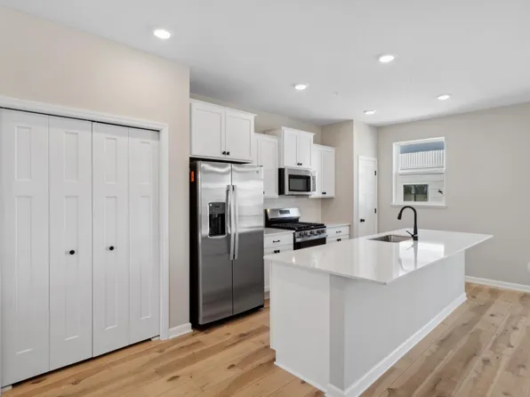 10250 Birchwood Cir, Victoria, MN 55318