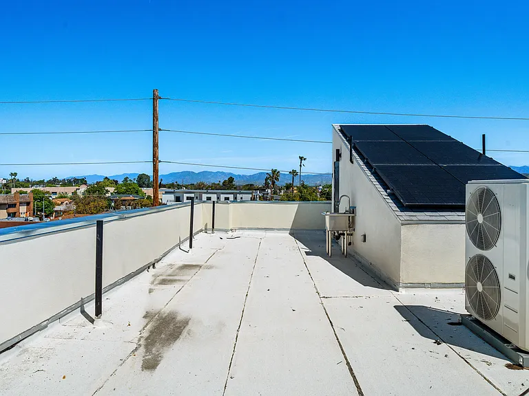 11344 Hatteras St #G12 — Photo 32