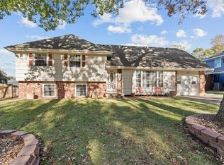 1406 SW 5th St, Lees Summit, MO 64081