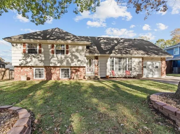 1406 SW 5th St, Lees Summit, MO 64081