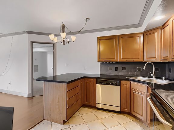 5th image of 601 W 11th Ave