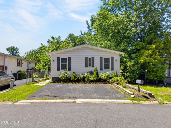 11 Short Oaks Court, Manalapan, NJ 07726