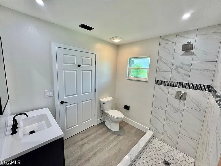 145 SW 28th Ter — Photo 11