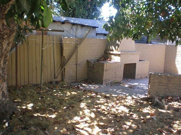 3rd image of 1220 W 41st Pl