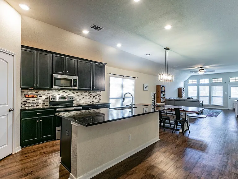 5317 Lancaster Dr — Photo 6