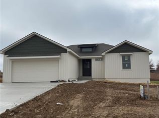 701 SE 21st St, Oak Grove, MO 64075