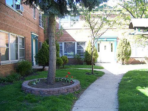1st image of 2116 W Farragut Ave APT B2