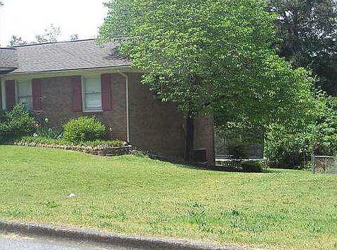2nd image of 920 Pinecliff Dr