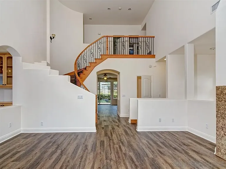 1820 Malden St — Photo 17