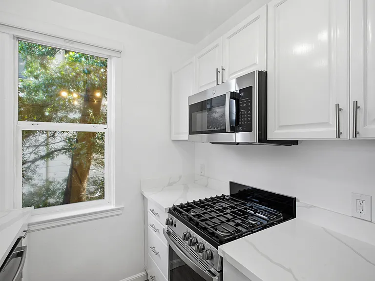 452 Oak St #4 — Photo 13