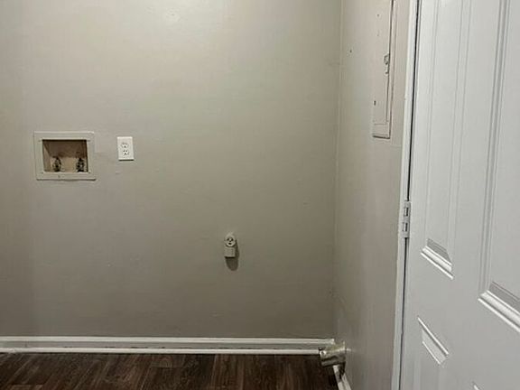 5th image of 200 N Bluff Rd