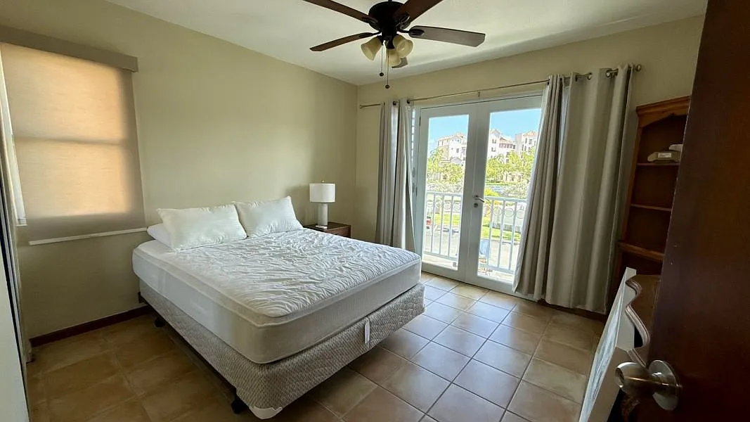 3 bed, 3.0 bath, 2436 sqft, $3,200 — Photo 4