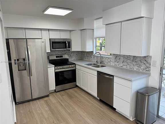 4th image of 6007 SW 69th St #74