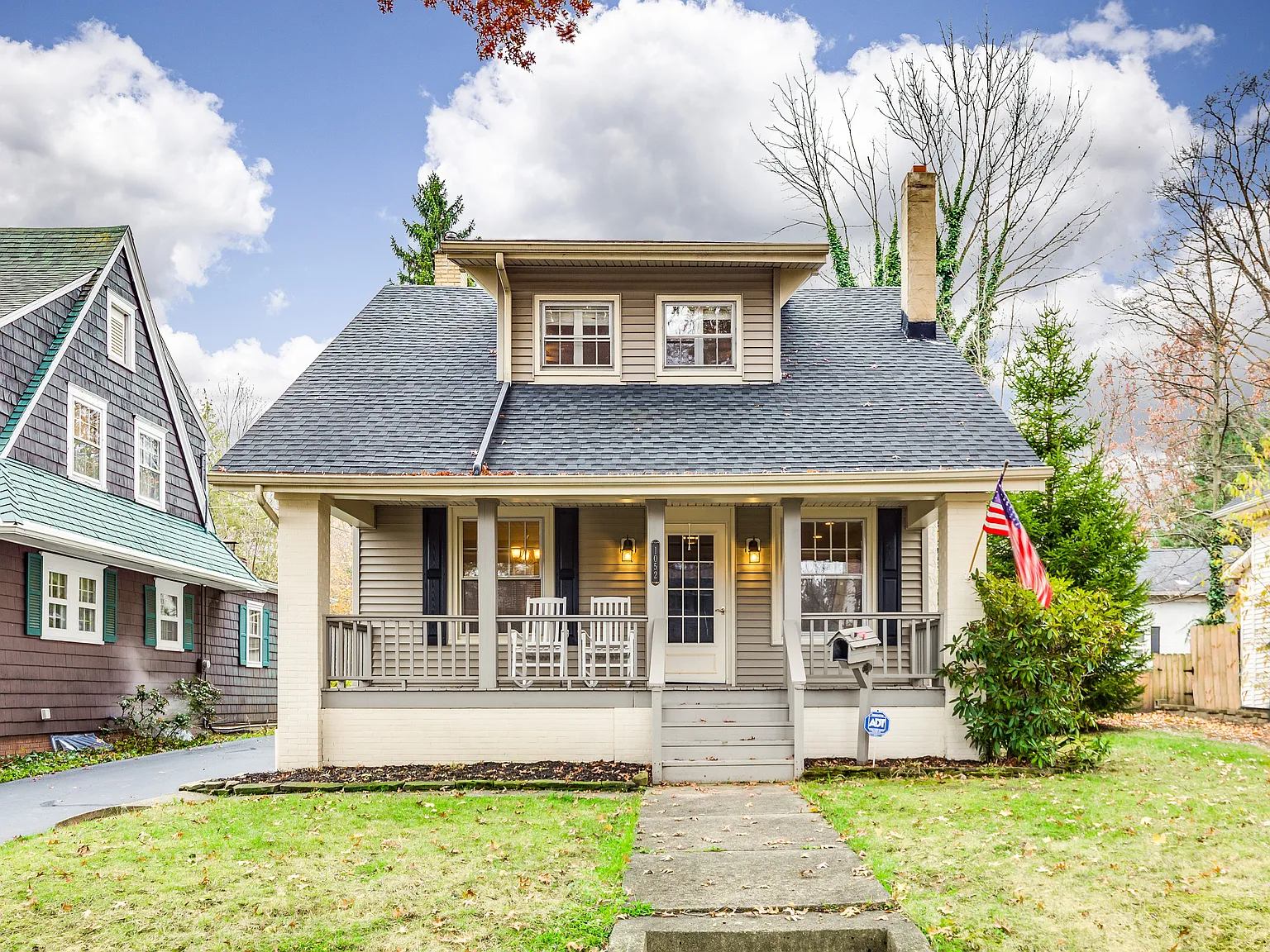 1052 Parkside Dr photo 1