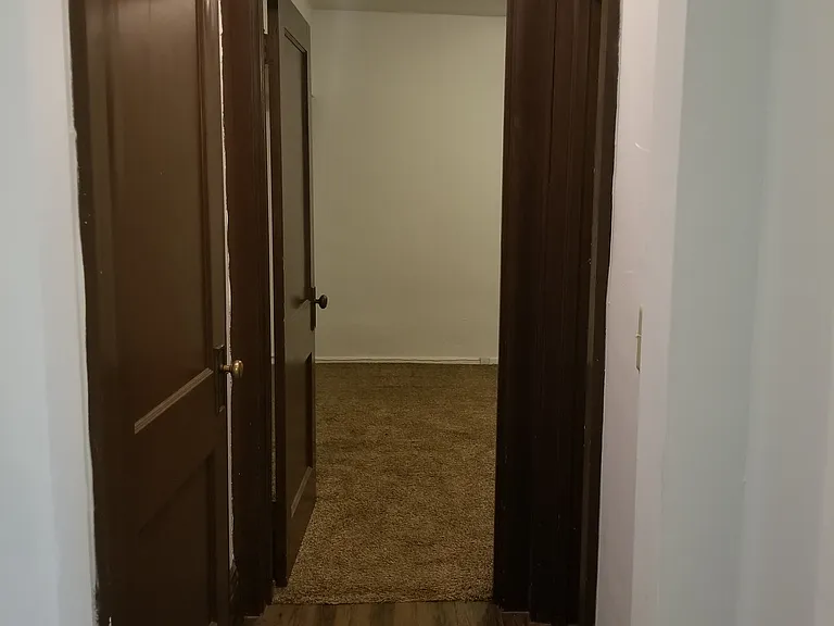 Yale Place Apartments — Photo 9