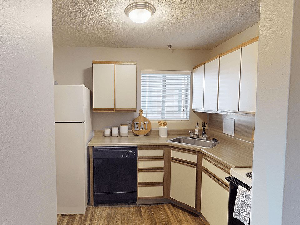 Full Kitchen with Dishwasher