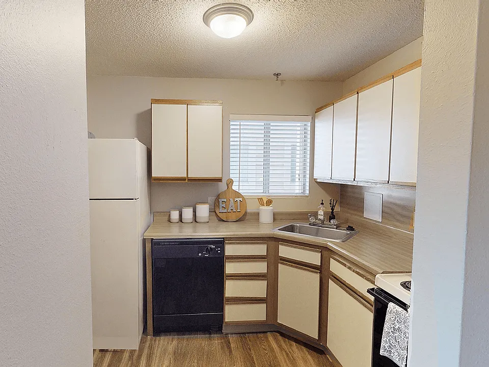 Full Kitchen with Dishwasher