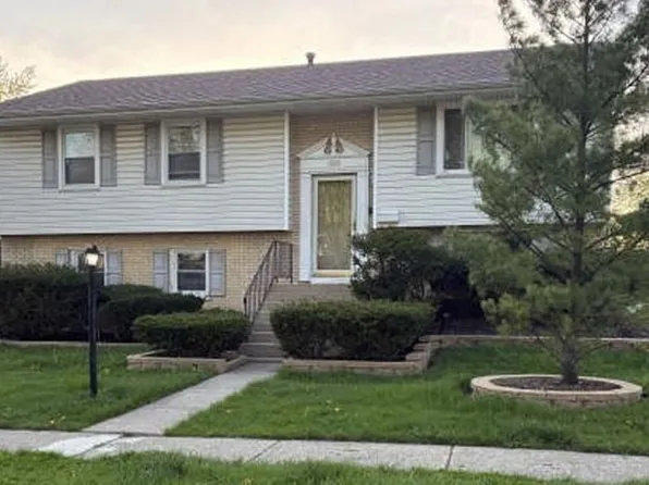 528 Westgate Ter, Streamwood, IL 60107