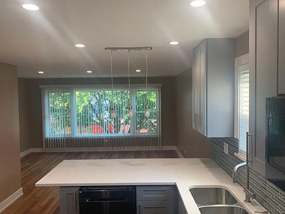 5th image of 5604 W Windsor Ave #1