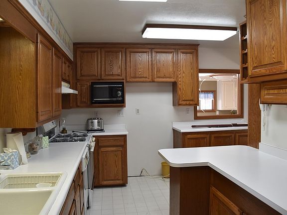 5th image of 1175 Clarendon St