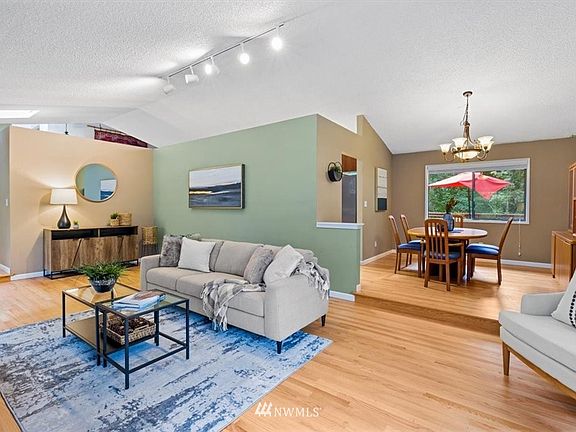 4th image of 18525 194th Ave NE