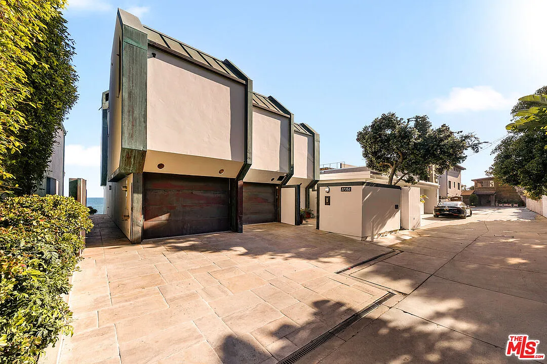 4 bed, 5.0 bath, 4538 sqft, $35,000 — Photo 4