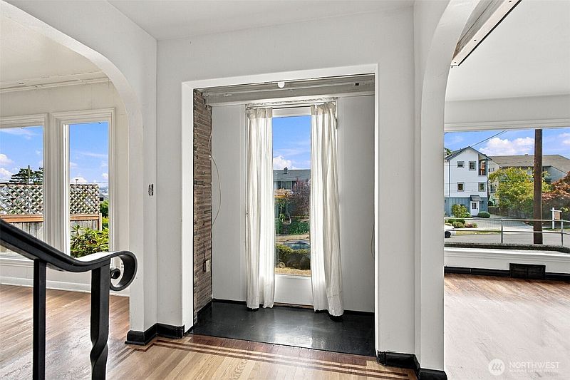 3rd image of 1317 California Avenue SW