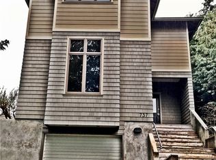 737 W St, Pt Townsend, WA 98368
