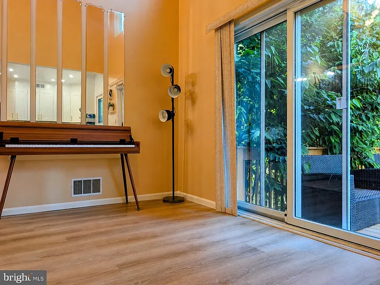 72 Harvard Cir — Photo 14