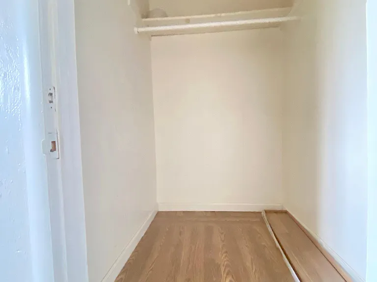 Fairfield St — Photo 10