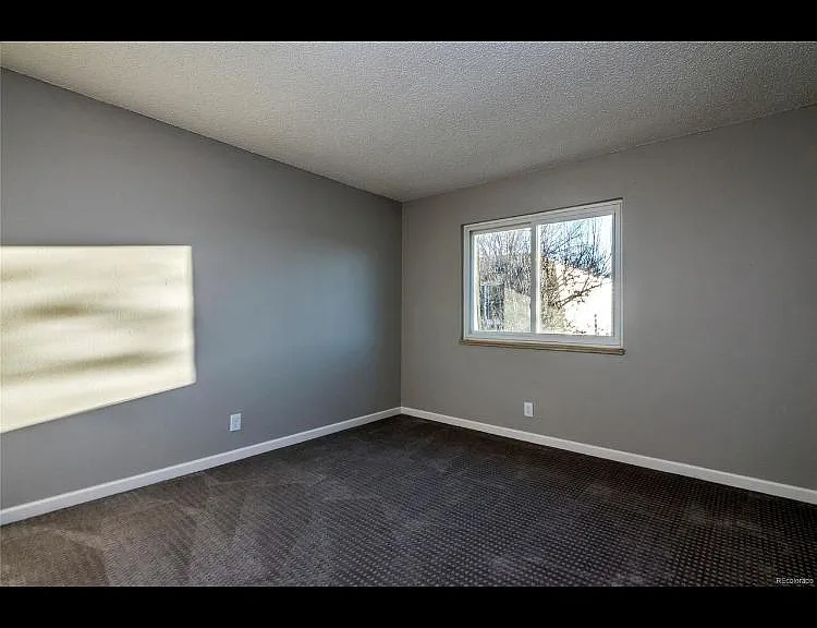 1135 S Oneida St #B — Photo 2
