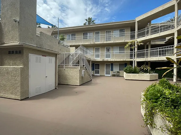 Elm Terrace Apartments — Photo 28