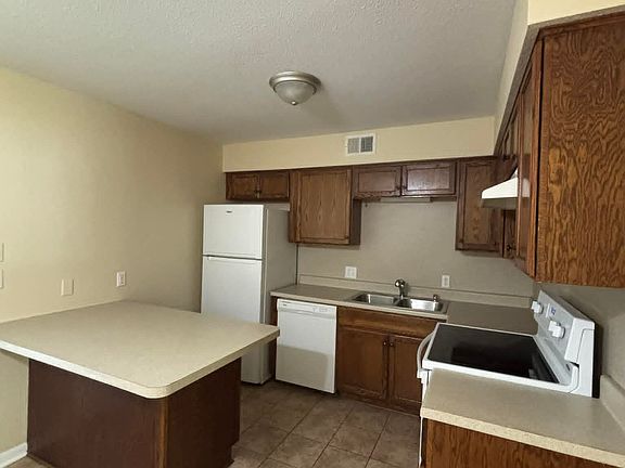 4th image of 602 E South St #12B
