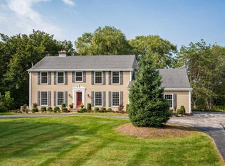 11653 N Pinehurst Cir, Mequon, WI 53092