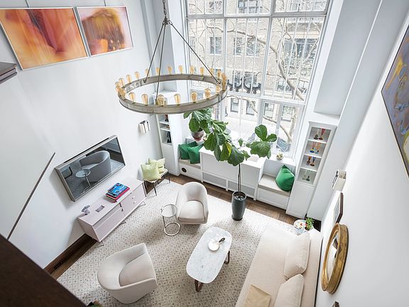 3rd image of 1 W 67th St #316