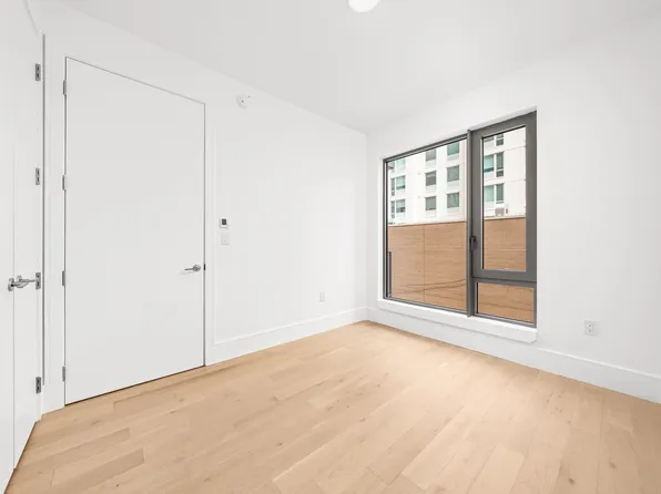 151 South Elliott Place image 7 of 56