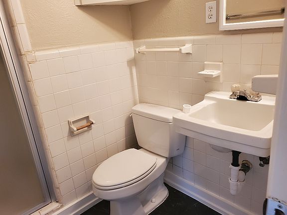 2nd image of 106 W Scotland Dr