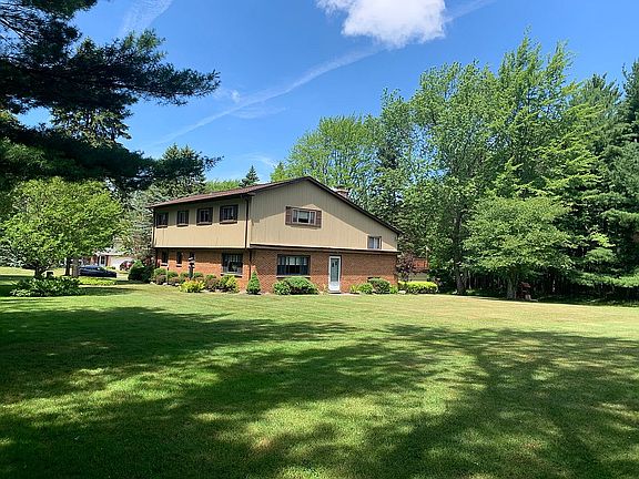 4th image of 19 Wildwood Ln