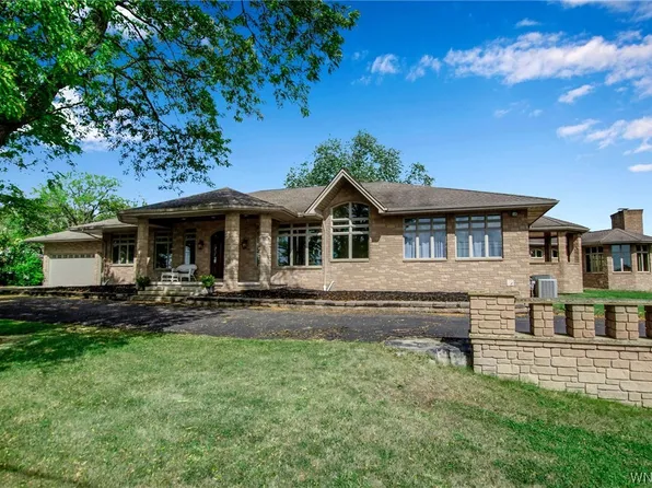 837 W River Rd, Grand Island, NY 14072