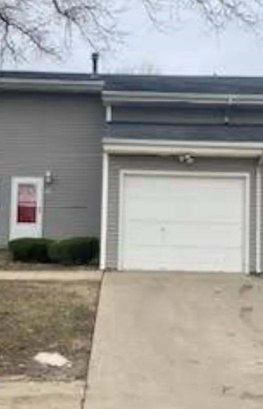 1560 Hunt Dr — Photo 1