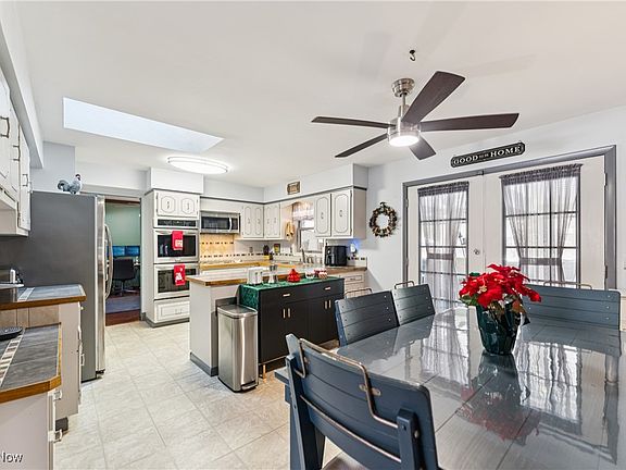3rd image of 17421 Honeysuckle Ln